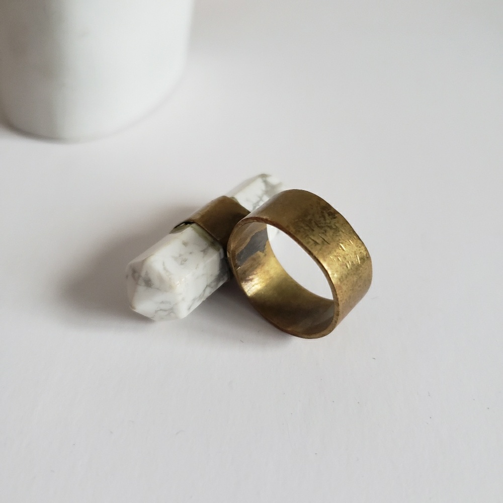 Modern marble point ring - Picture 2 of 2